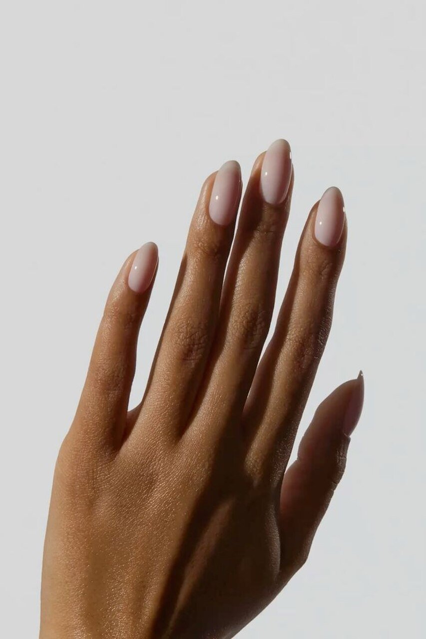 bella hadid manicura