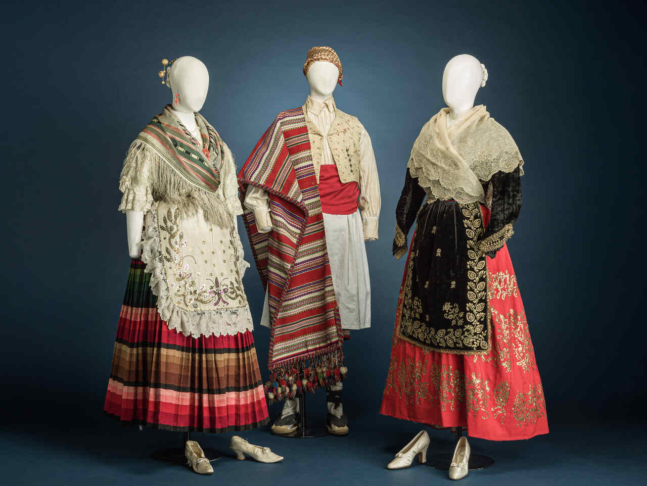 exposición raices museo del traje. Traje regional