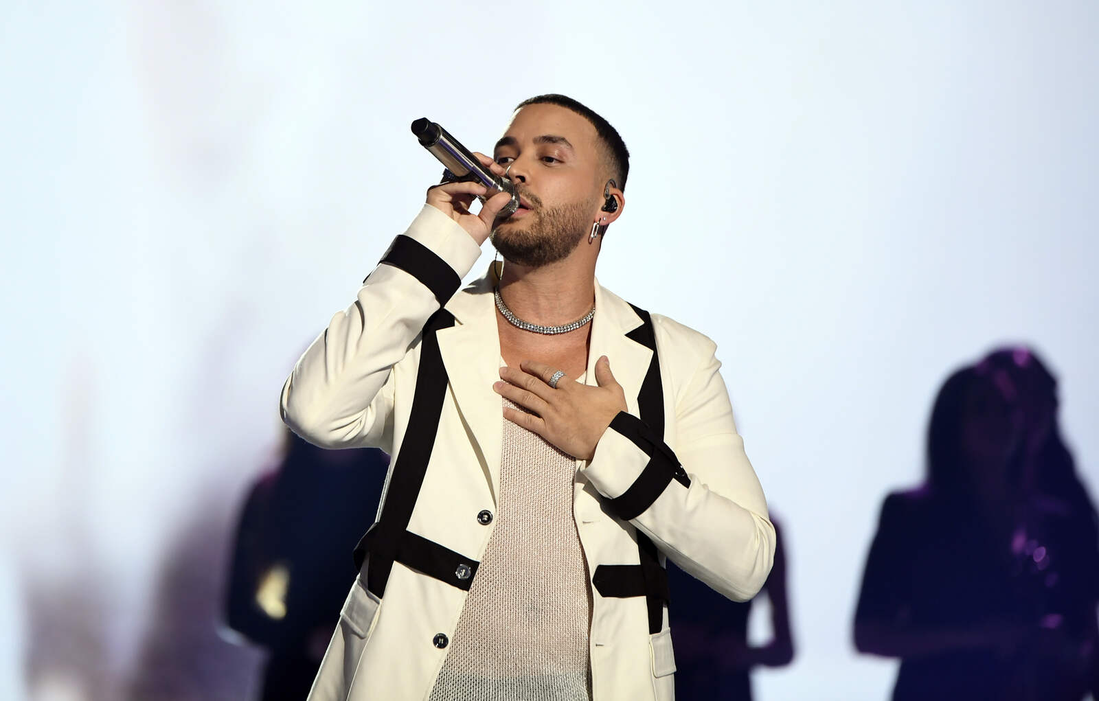 Prince Royce actuando