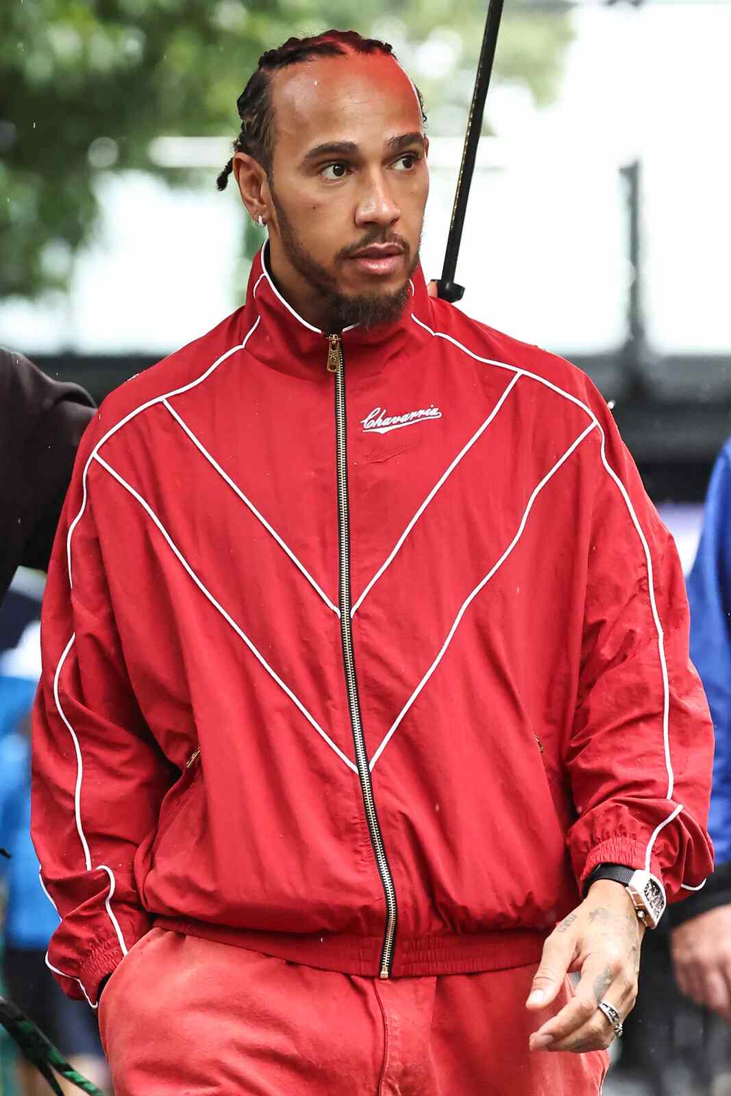 Lewis Hamilton paseando de Ferrari