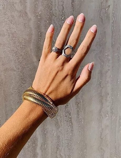 Adiós a la clásica manicura francesa: así es la nueva tendencia de uñas que arrasa entre la ‘jet set’