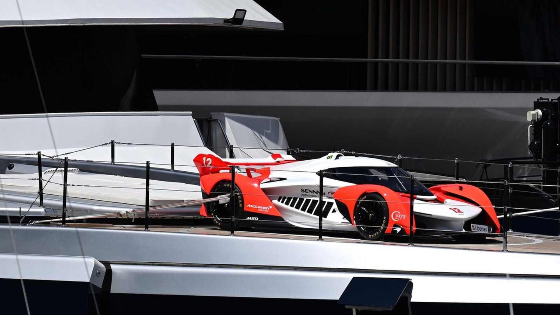 Coche de lujo en el Gran Premio de Mónaco
