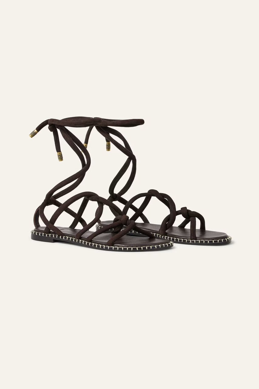 Adiós a las clásicas sandalias de dedo: estos 5 modelos arrasan entre las expertas en moda