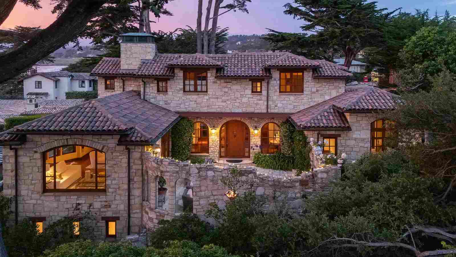 Exterior de la mansión de la playa de Clint Eastwood