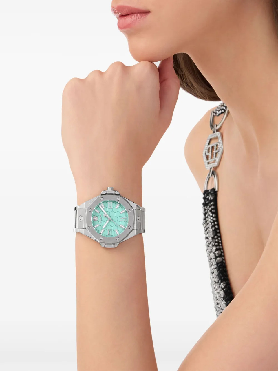 ¿Qué color y metal te favorece más? Elige un reloj según tu colorimetría
