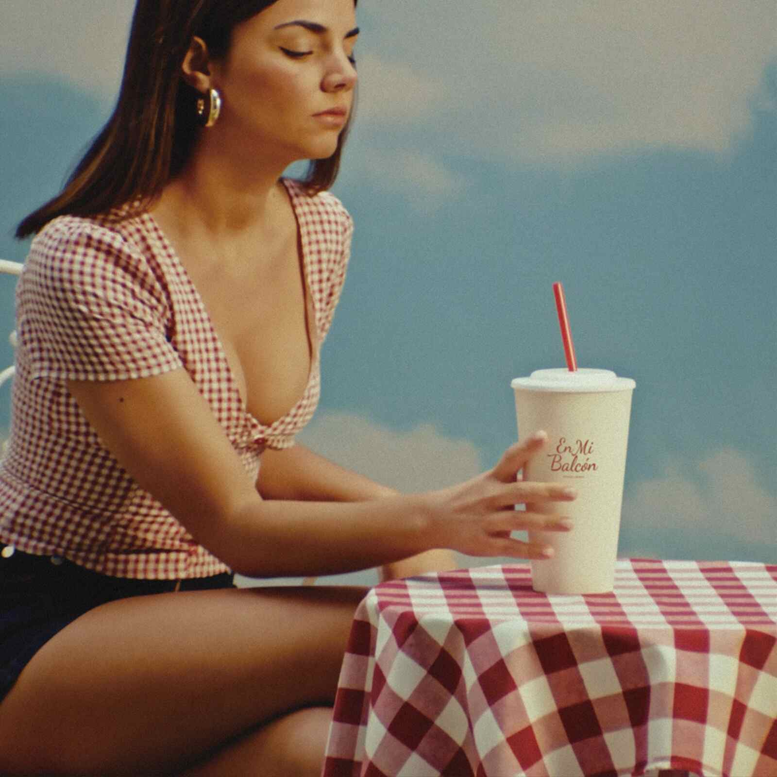 Mafalda Cardenal en su videoclip