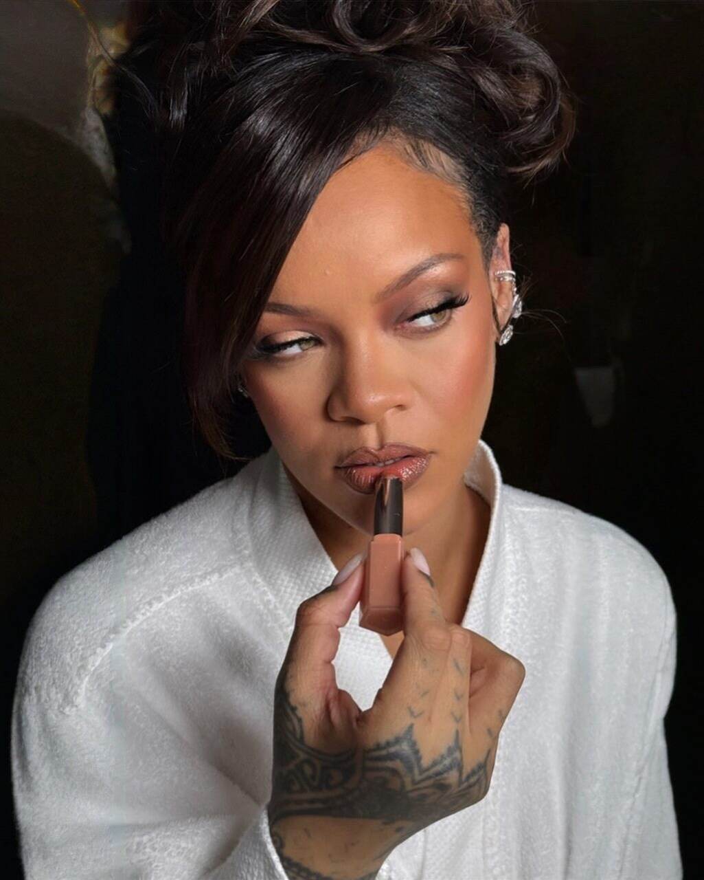 firma de maquillaje rihanna