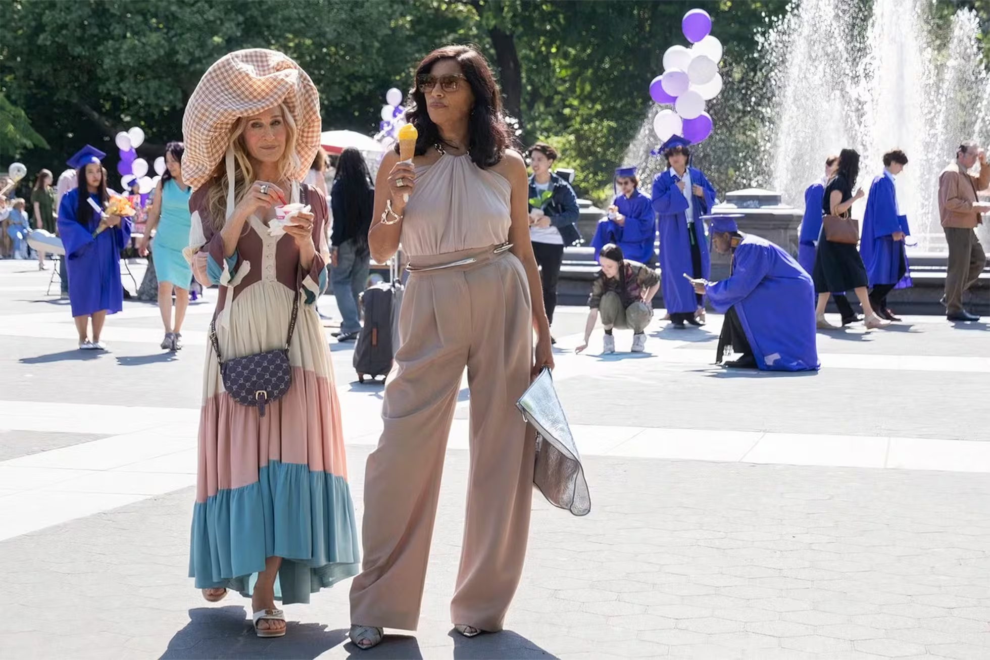Carrie y Seema en un parque de Nueva York