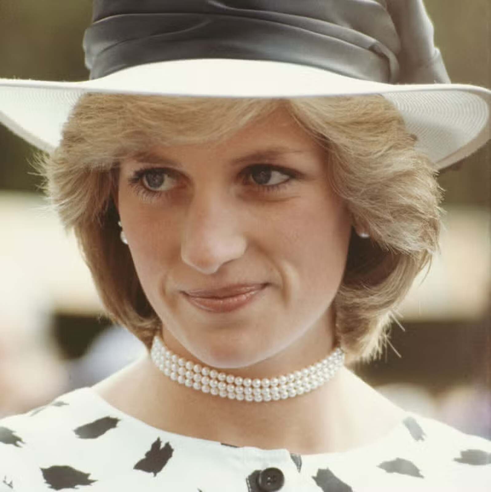 Diana de Gales con uno de sus collares de perlas
