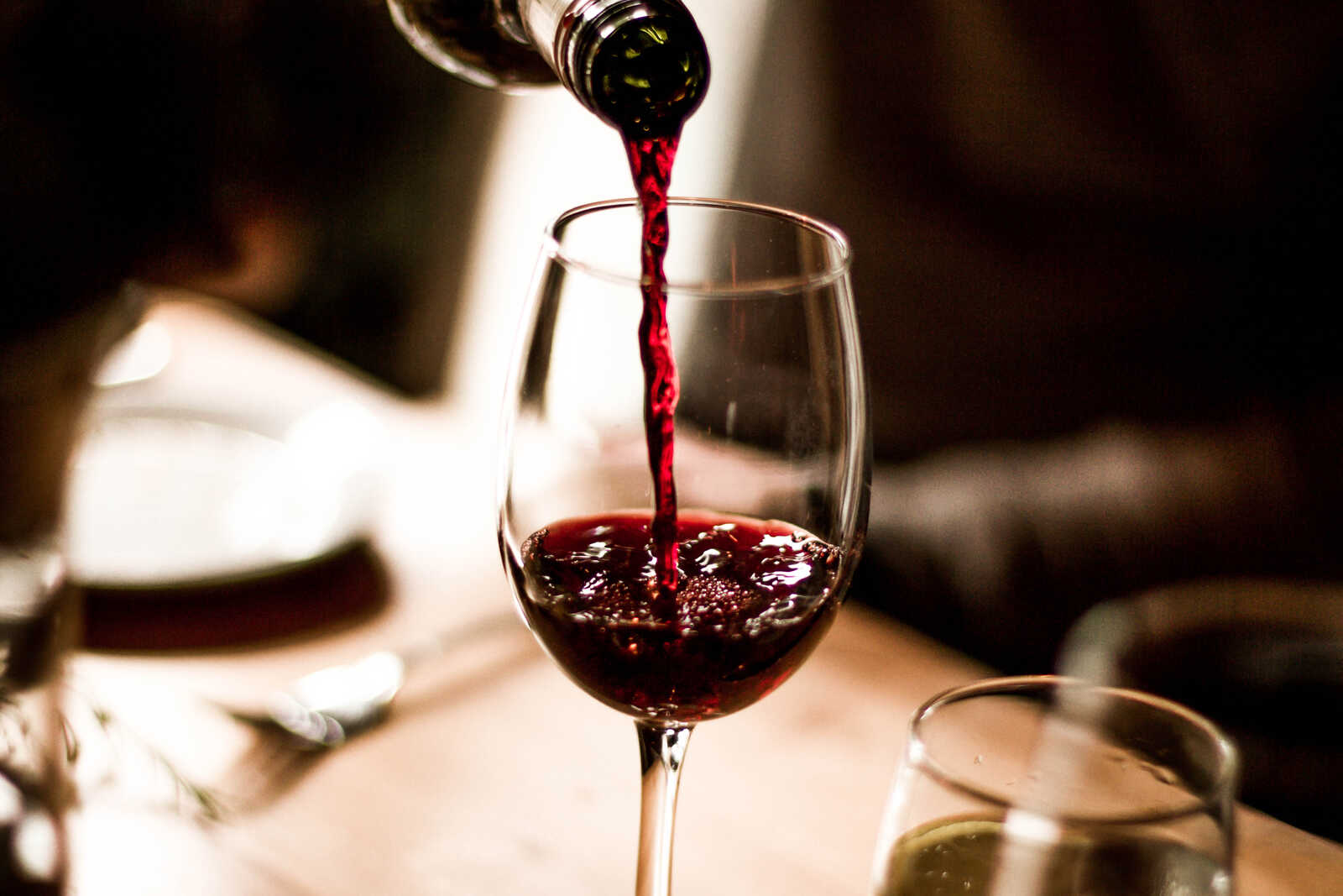 Copa de vino para la rosácea