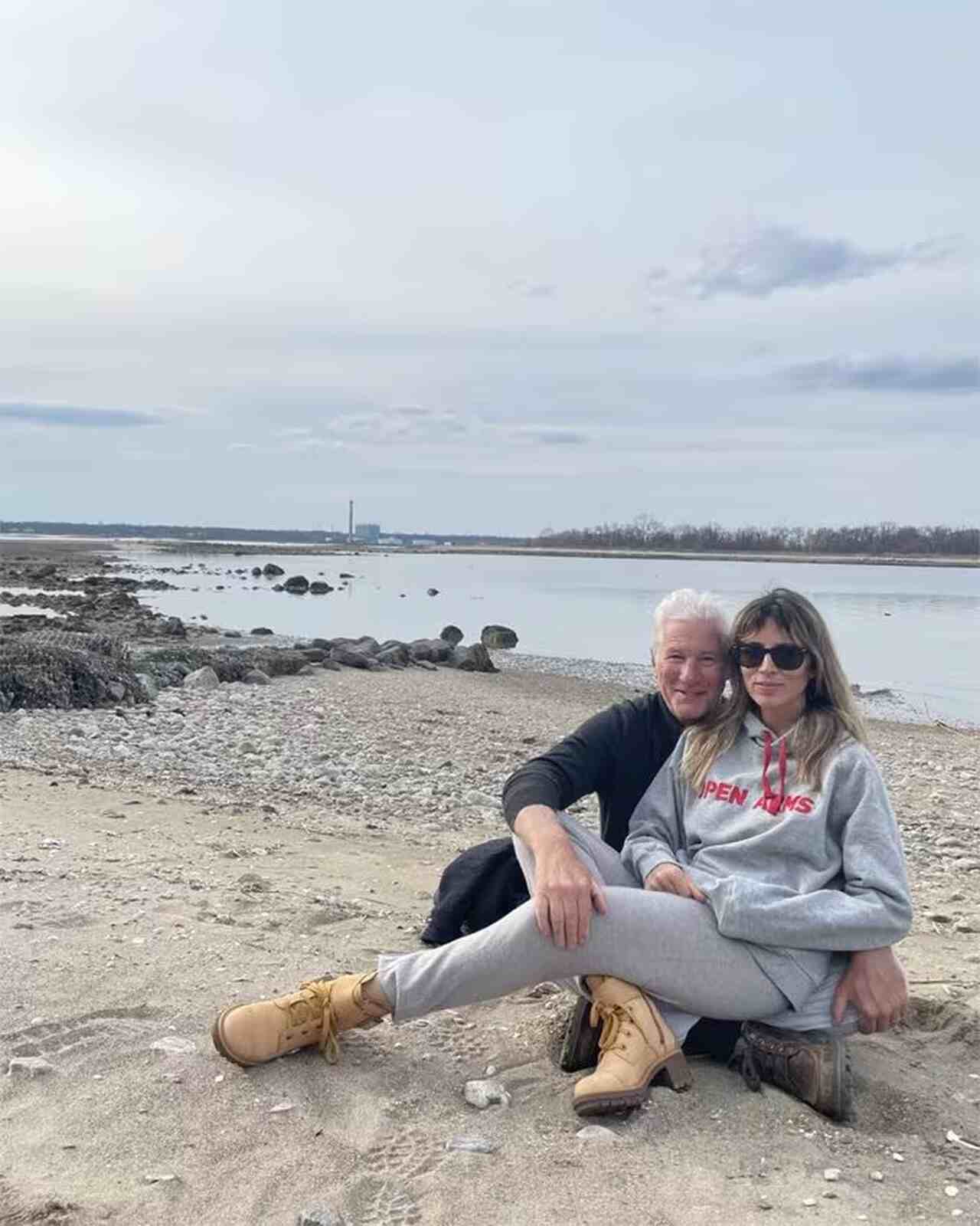 Richard y Alejandra Gere en la playa
