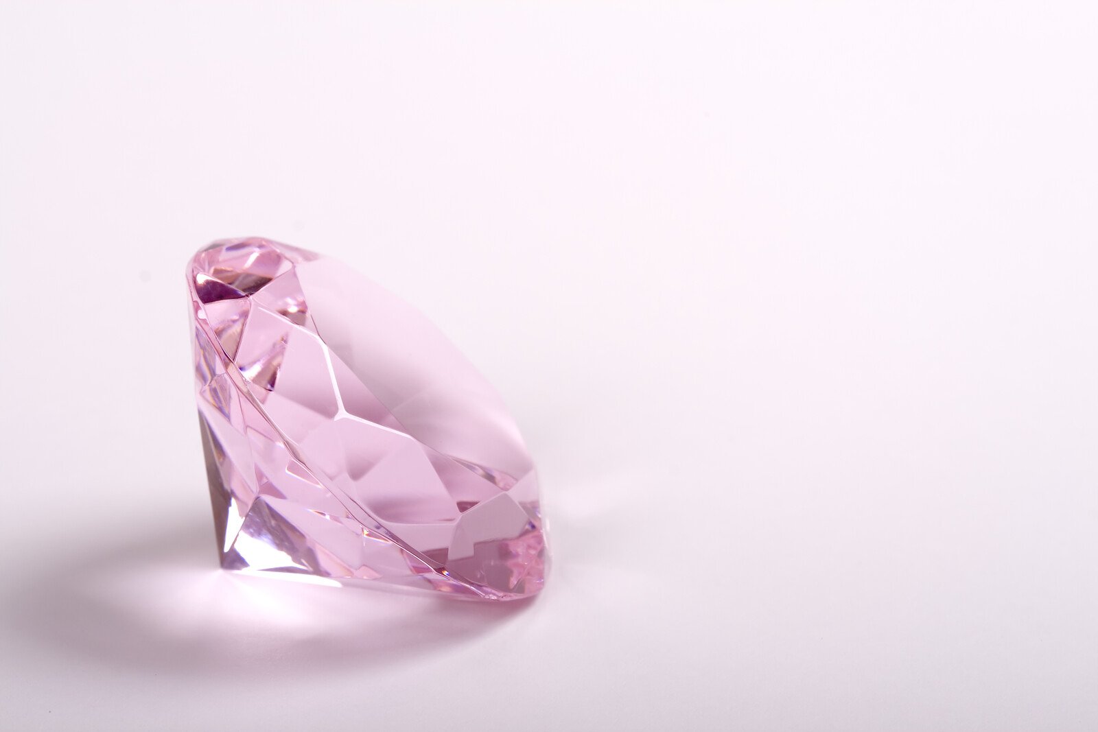 Piedra preciosa de color rosa