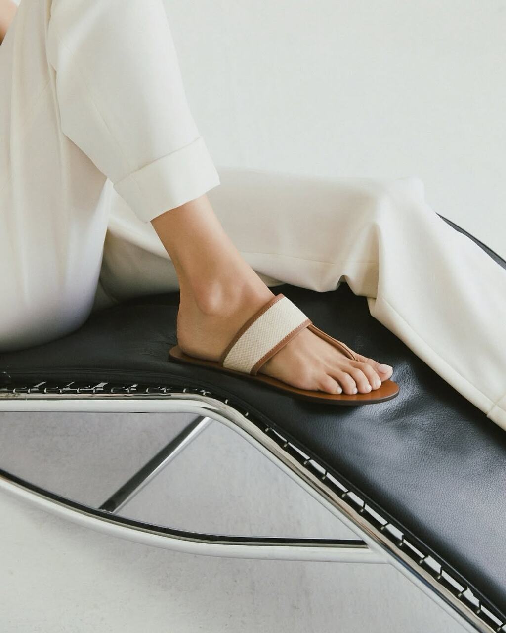 sandalias planas blancas