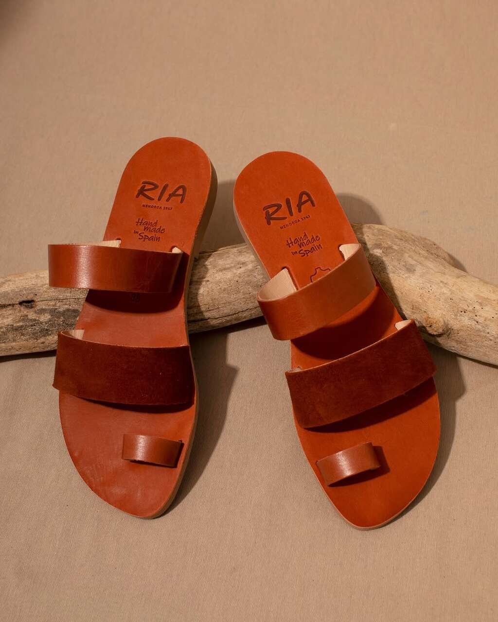 sandalias planas de colores