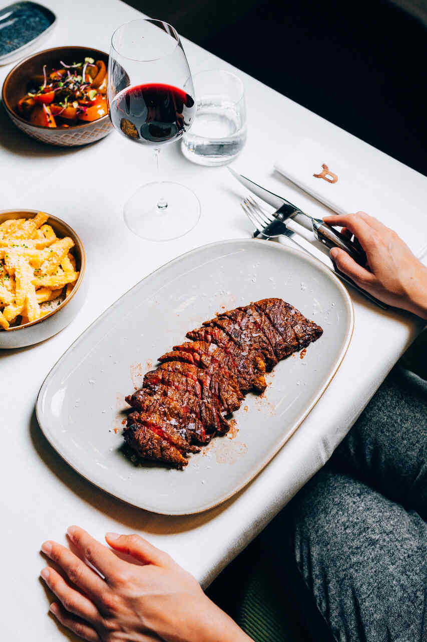 Los restaurantes de carne en Madrid donde va la alta sociedad: de El Capricho a Los 33