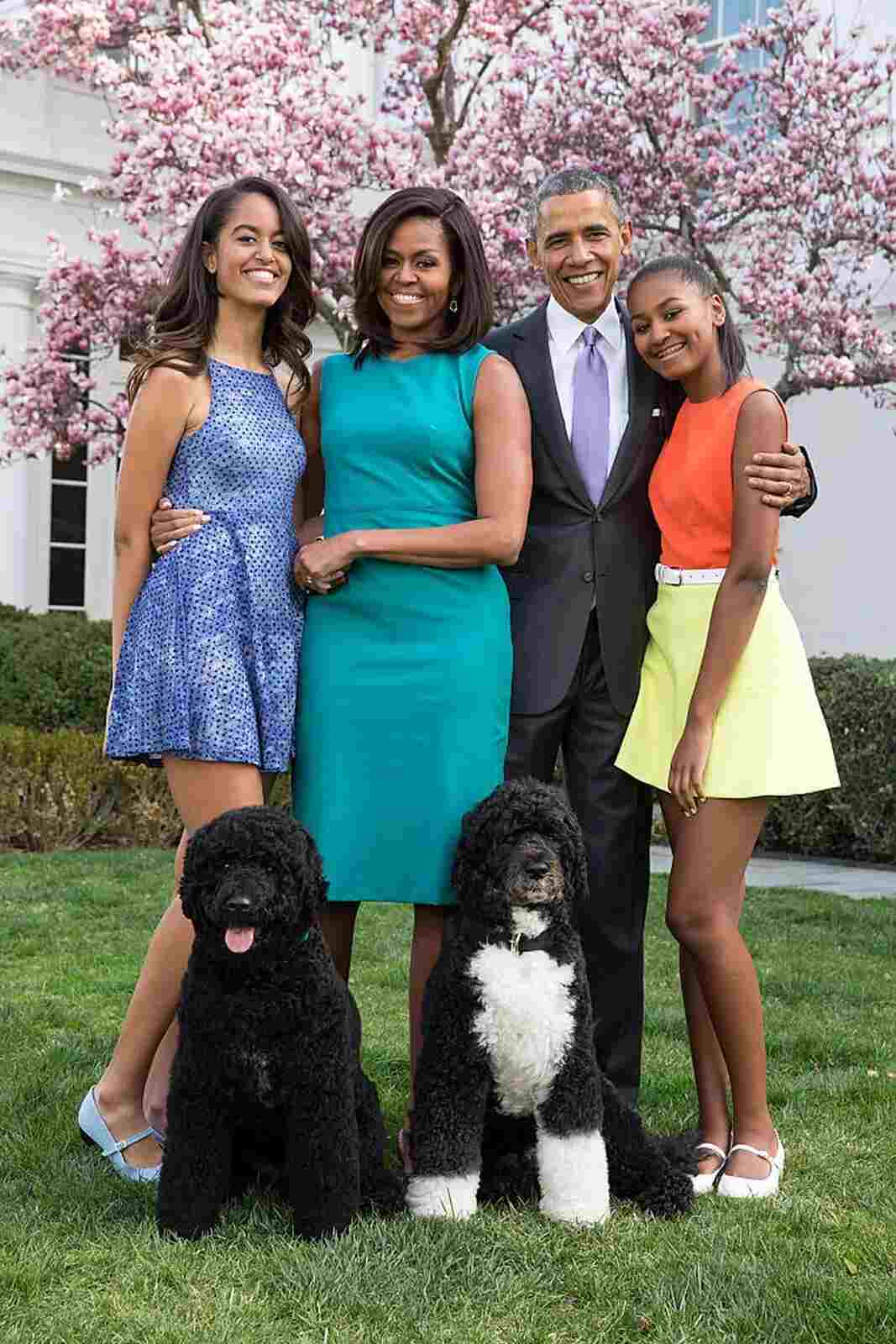 La familia Obama posando