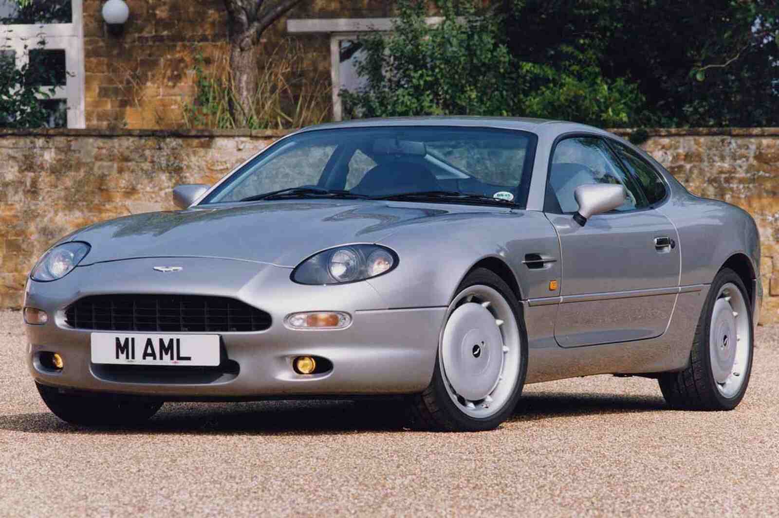 Aston Martin DB7 antiguo