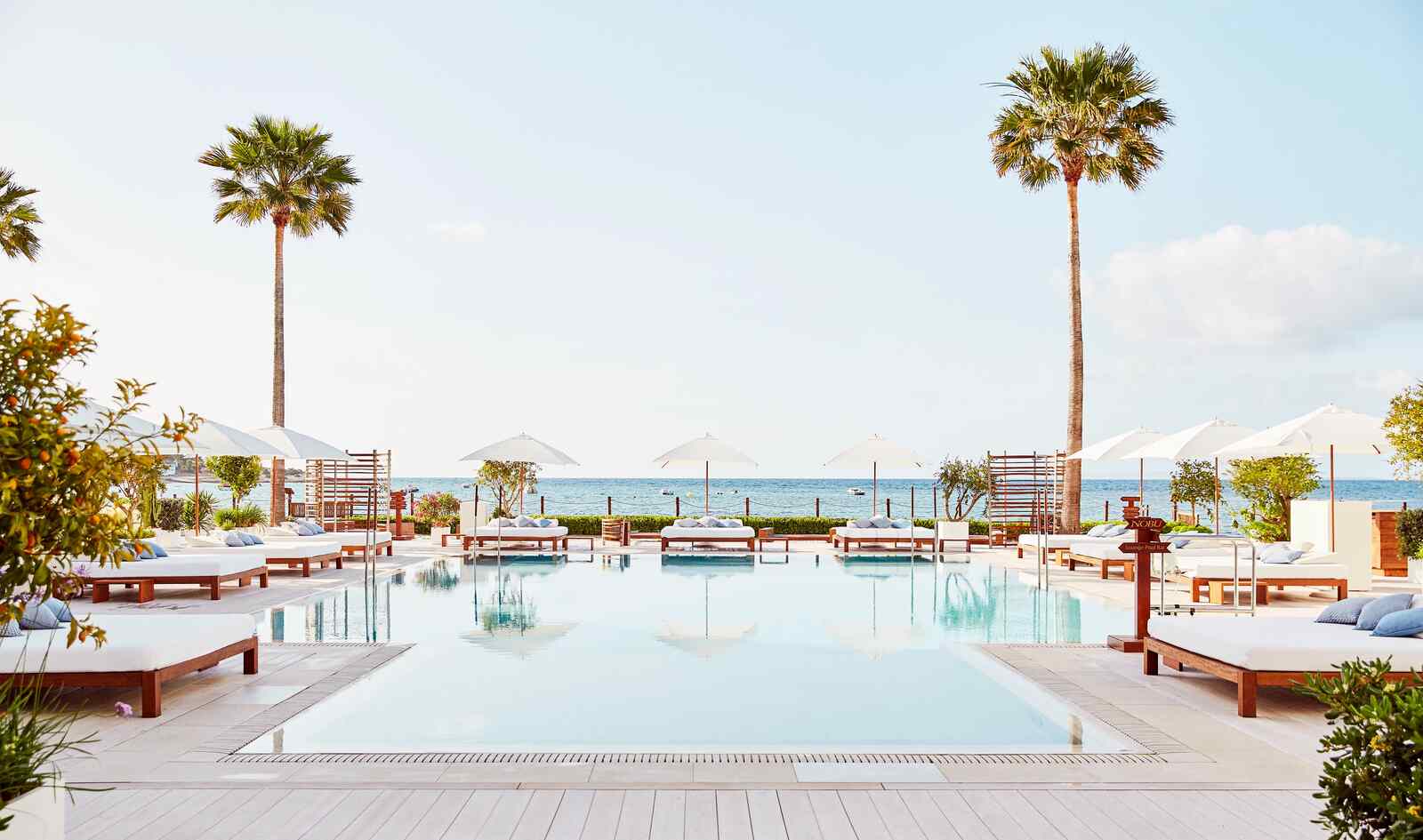Piscina del hotel Nobu Ibiza