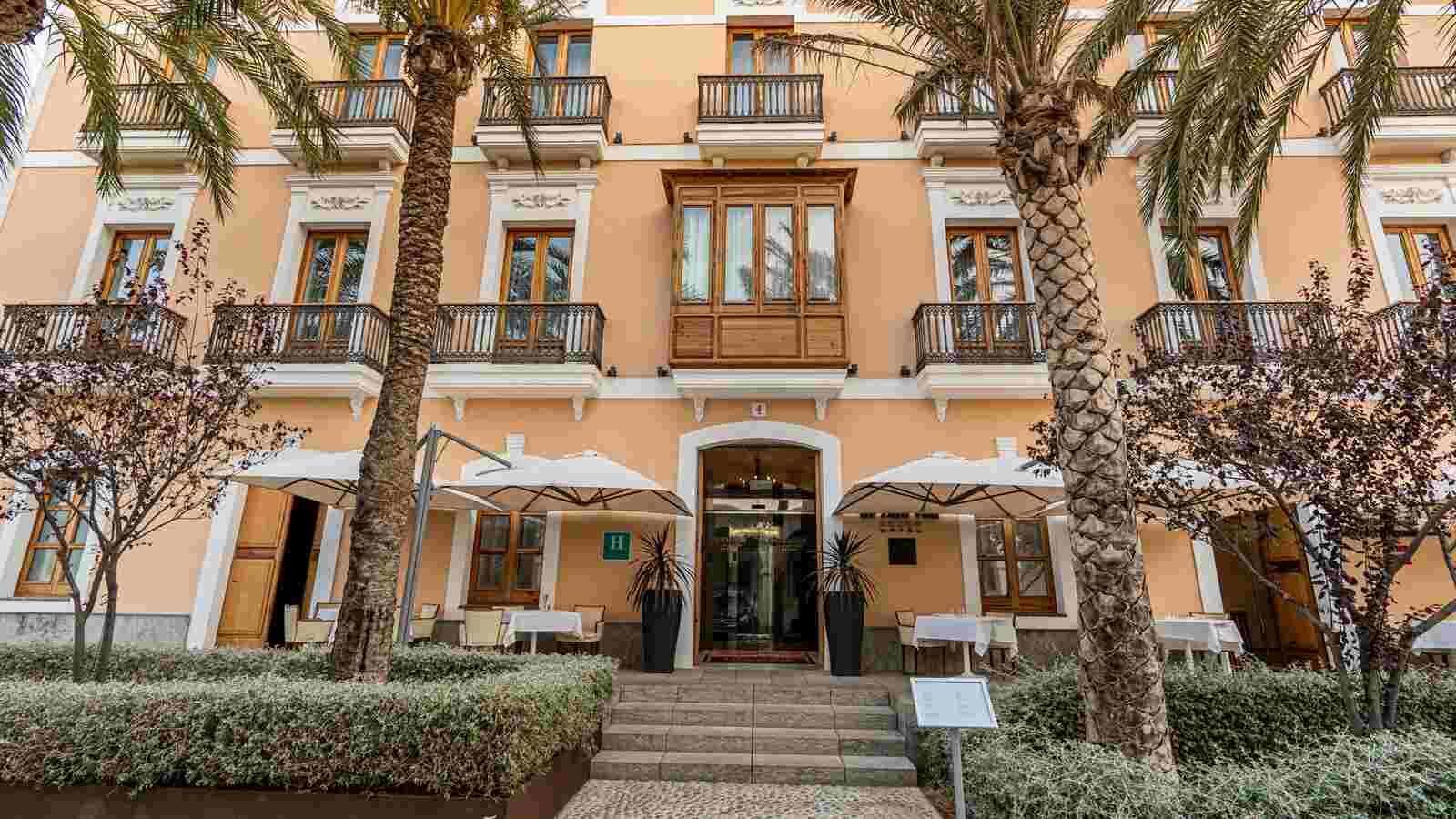 Hoteles de los famosos en Ibiza, Mirador de Dalt Vila