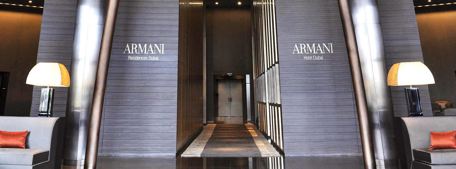 Entrada del hotel Armani