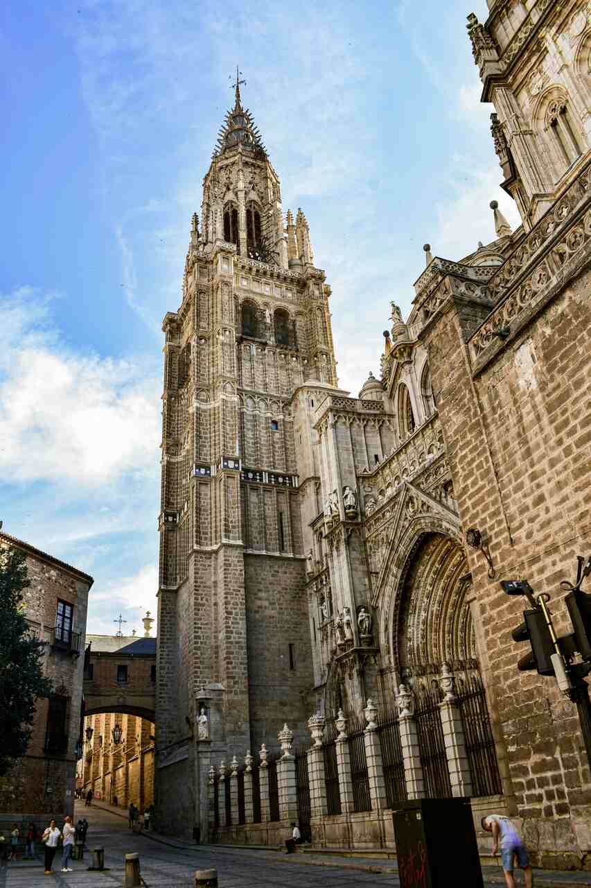 Las 20 joyas arquitectónicas de España que sí o sí debes visitar (al menos una vez en la vida)
