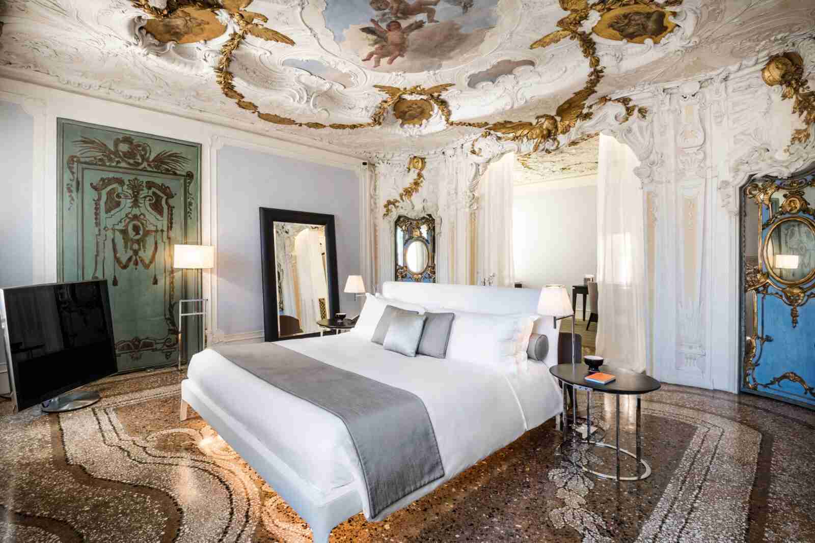 Cama de la suite de Bezos y Sanchez en el Aman Venecia