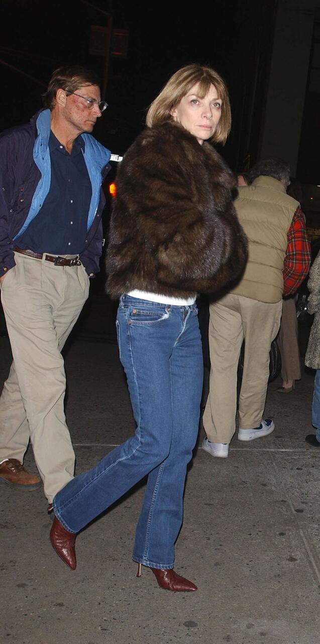Anna Wintour dice adiós a Vogue, dejando sus 10 looks más icónicos en la historia de la moda