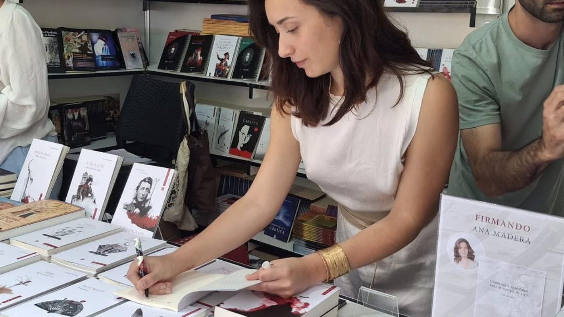 Ana Madera, la escritora que conquistó la Feria del Libro con su poesía: «También es teatro, es vida»