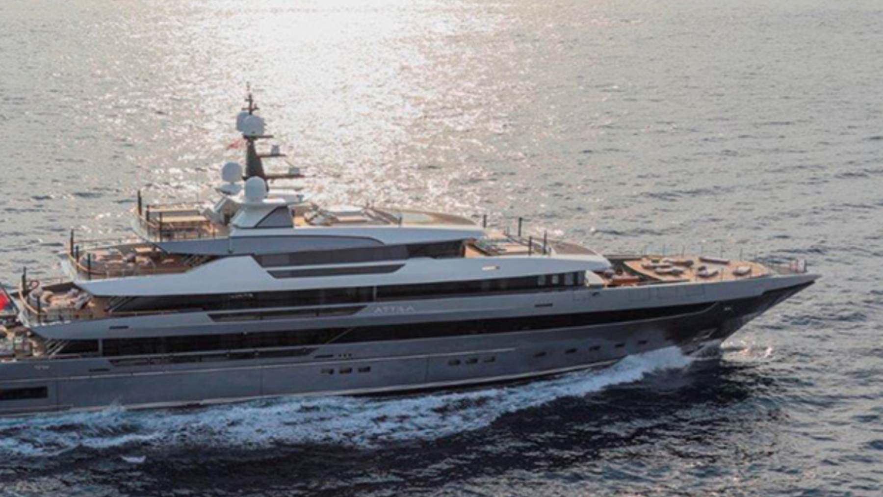 El yate encallado en Formentera fue del ‘rey del cloro’ y lo vendió por 130 millones