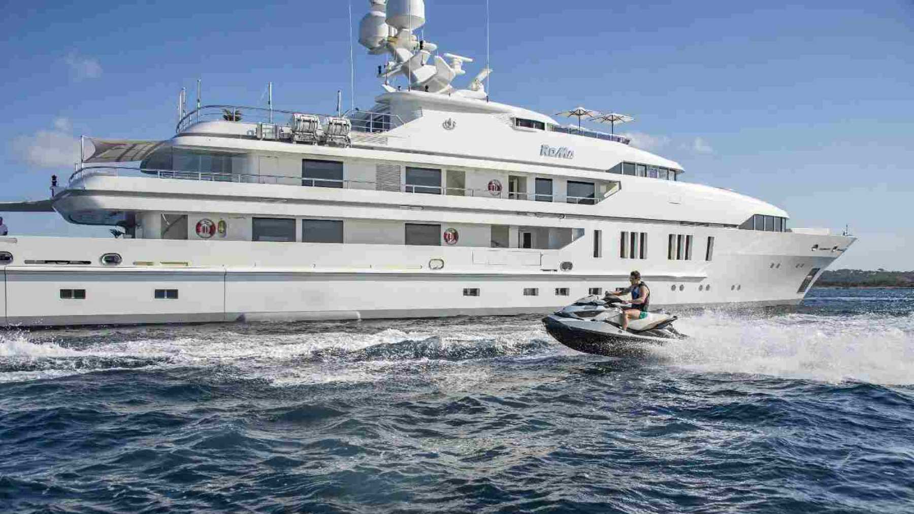 Superyate de lujo Roma en Ibiza