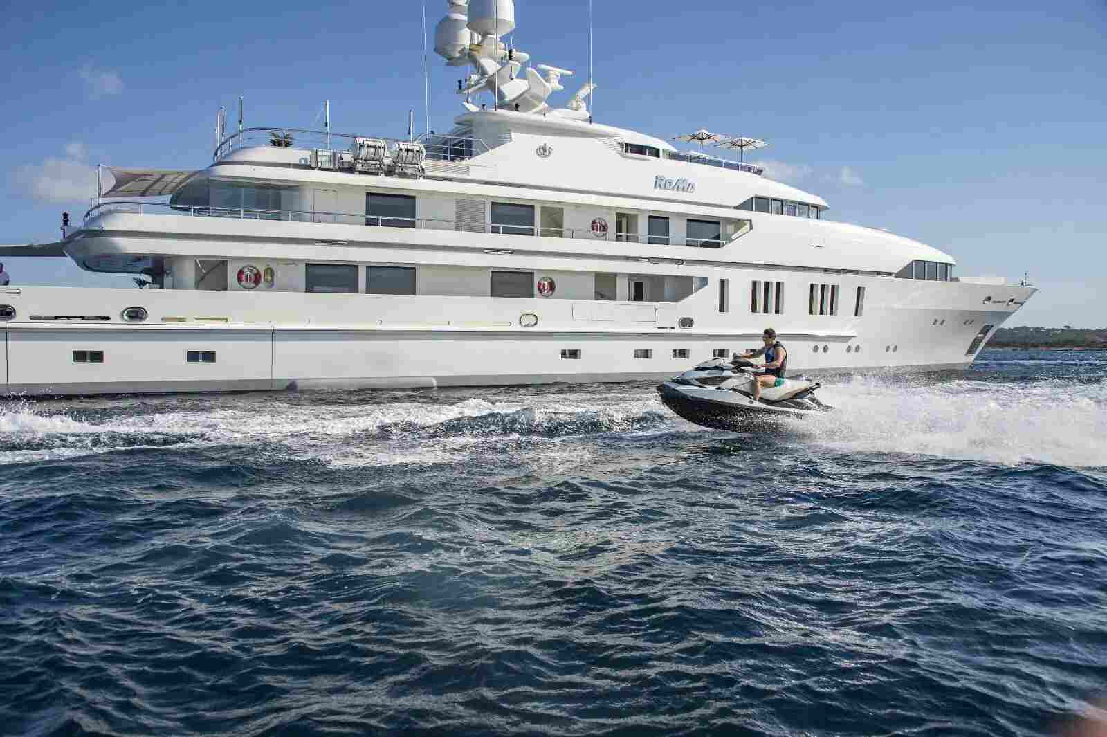 Yates de lujo en Ibiza, modelo ROma