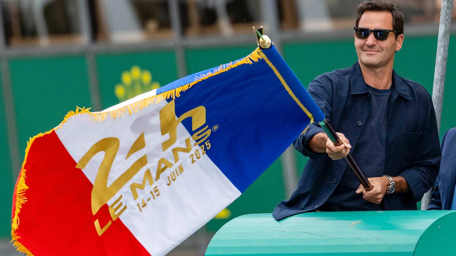 Roger Federer con una bandera