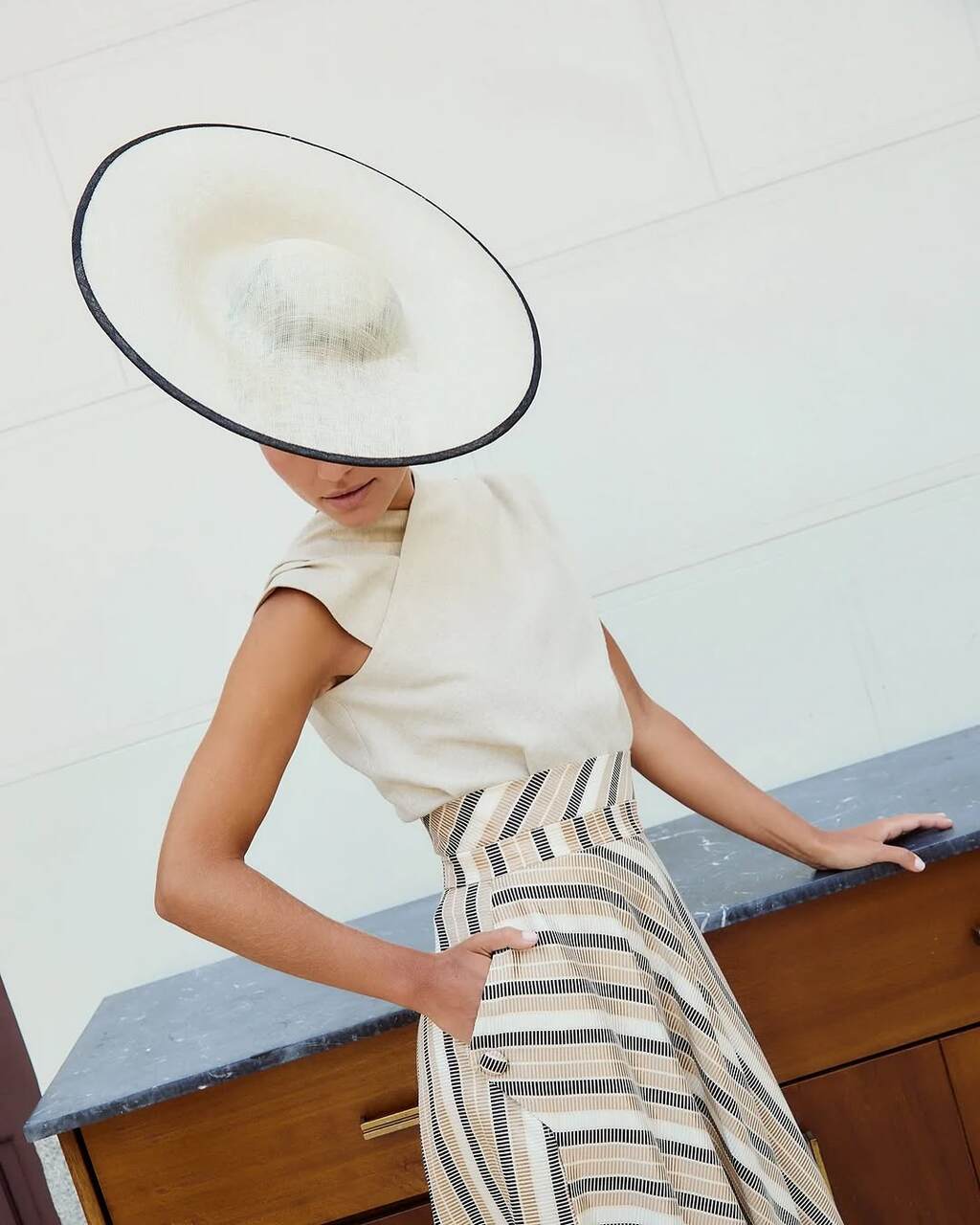 look invitada