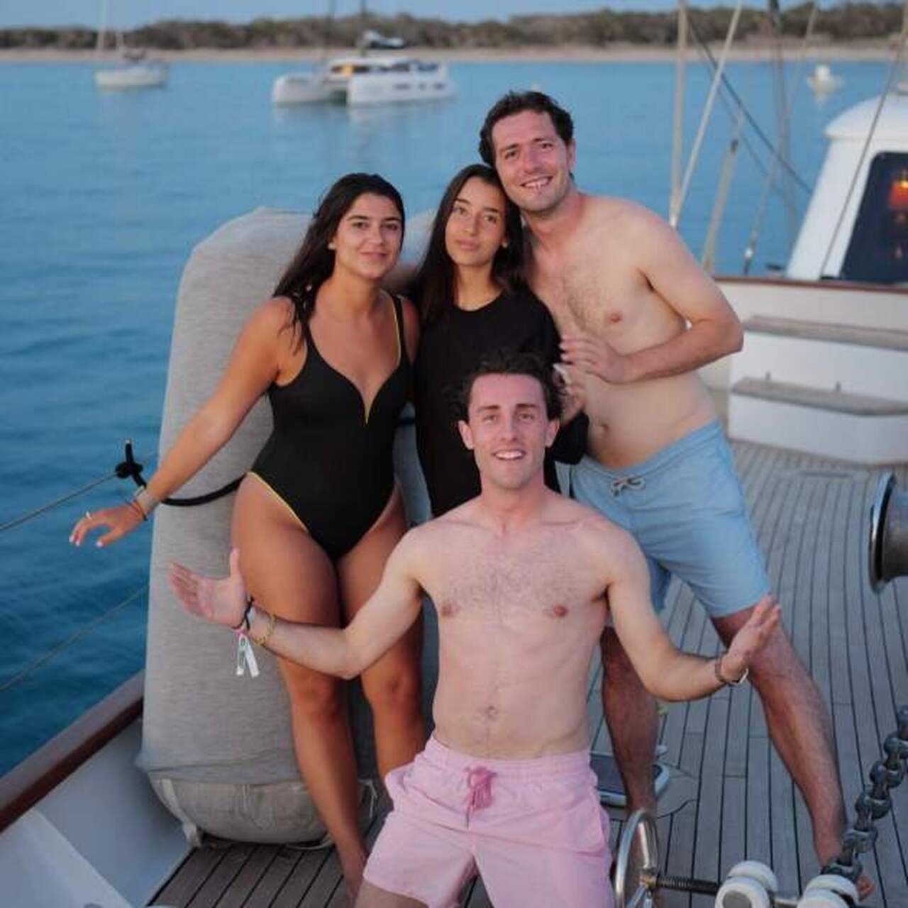 Victoria Federica en Ibiza a bordo del yate clásico de la familia Matutes, valorado en 8,5 millones