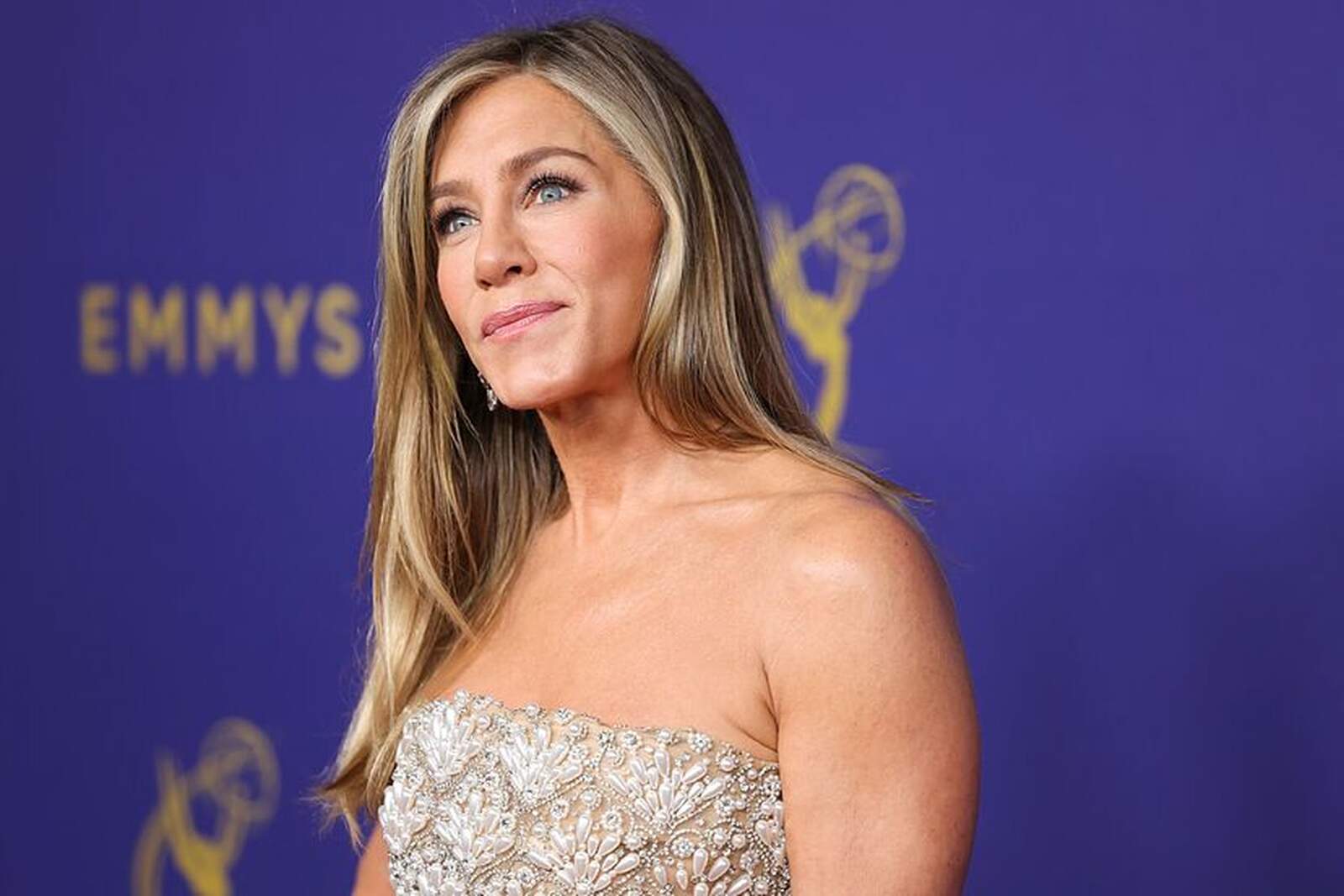 Jennifer Aniston posando