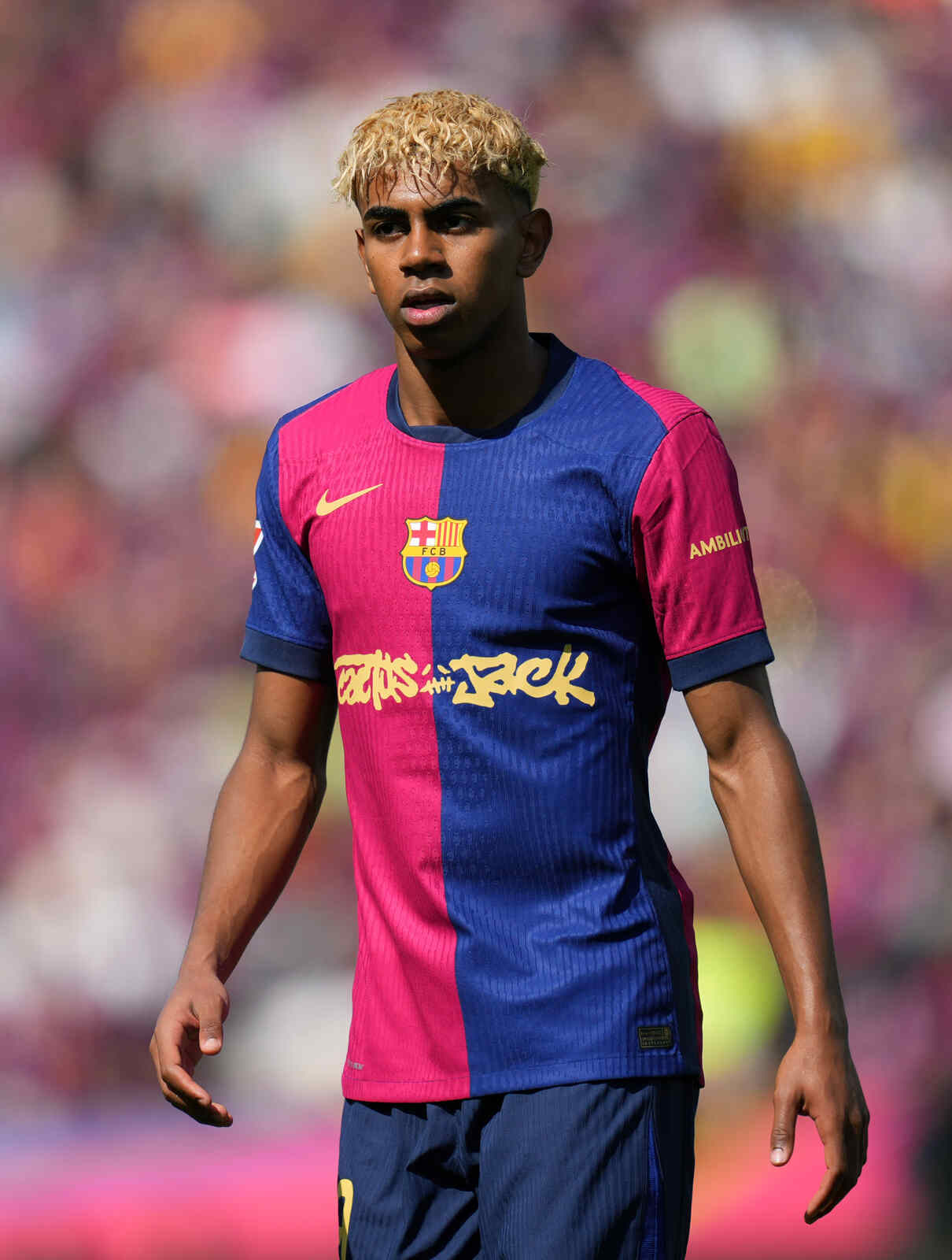 Lamine Yamal jugando