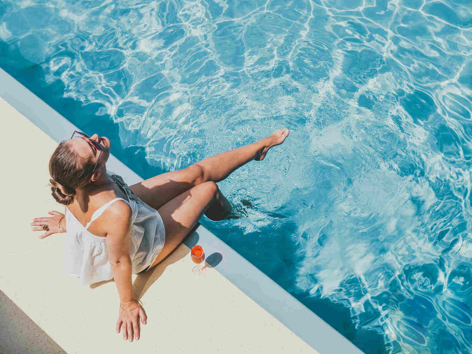 Mujer en una piscina