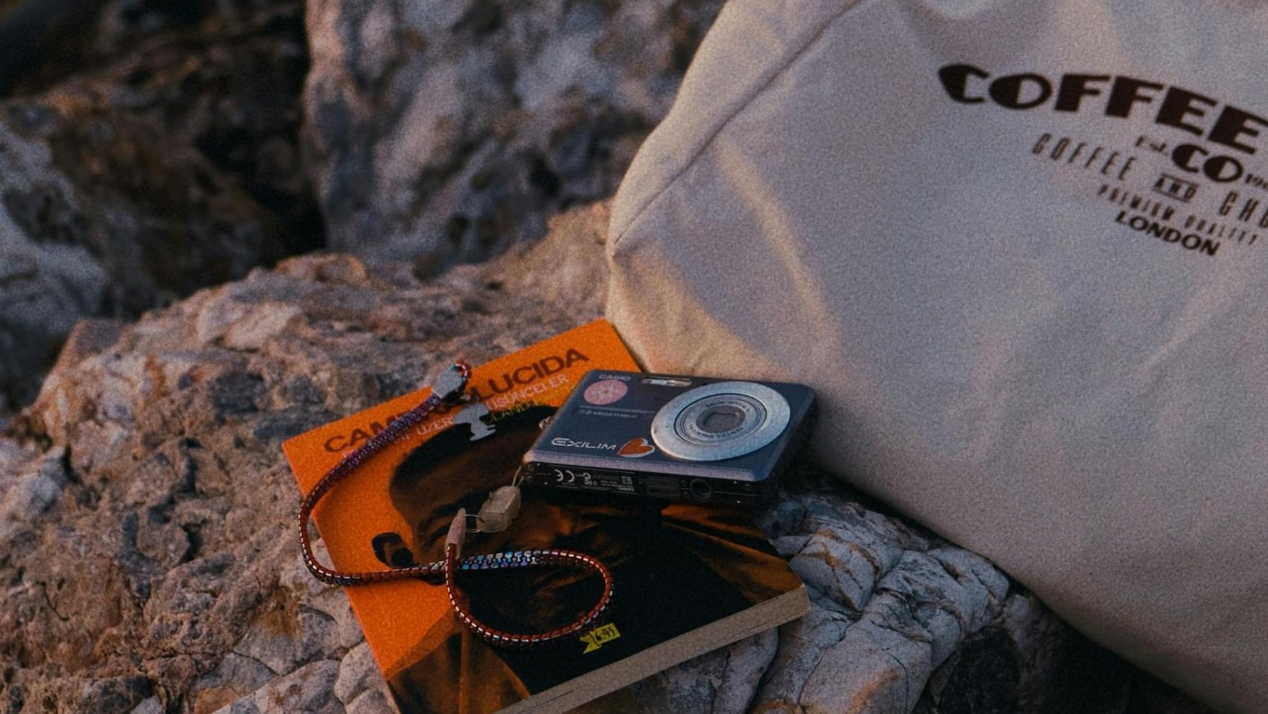Viajar sin hacer ‘check in’: los 6 libros de fotografía que capturan la esencia del verano