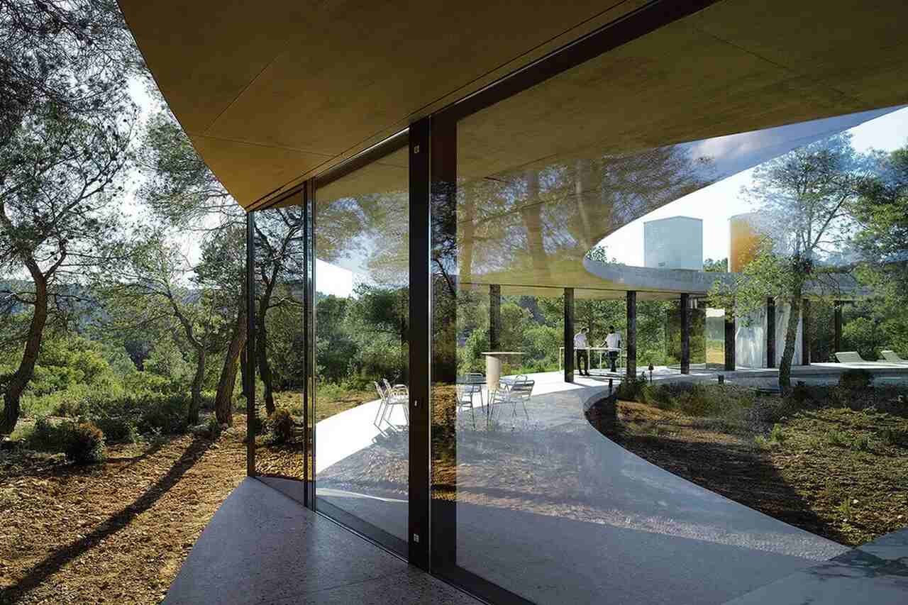 casa circular ventanales