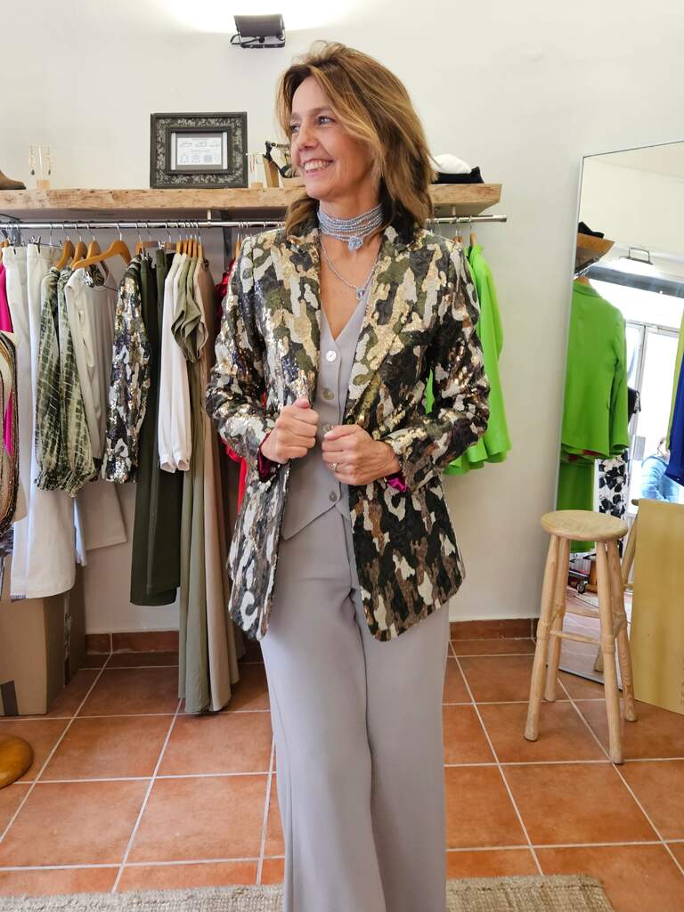 Mónica Arrese, la mujer que hizo de la chaqueta Teba un icono femenino: «Nadie creía que esto triunfaría»