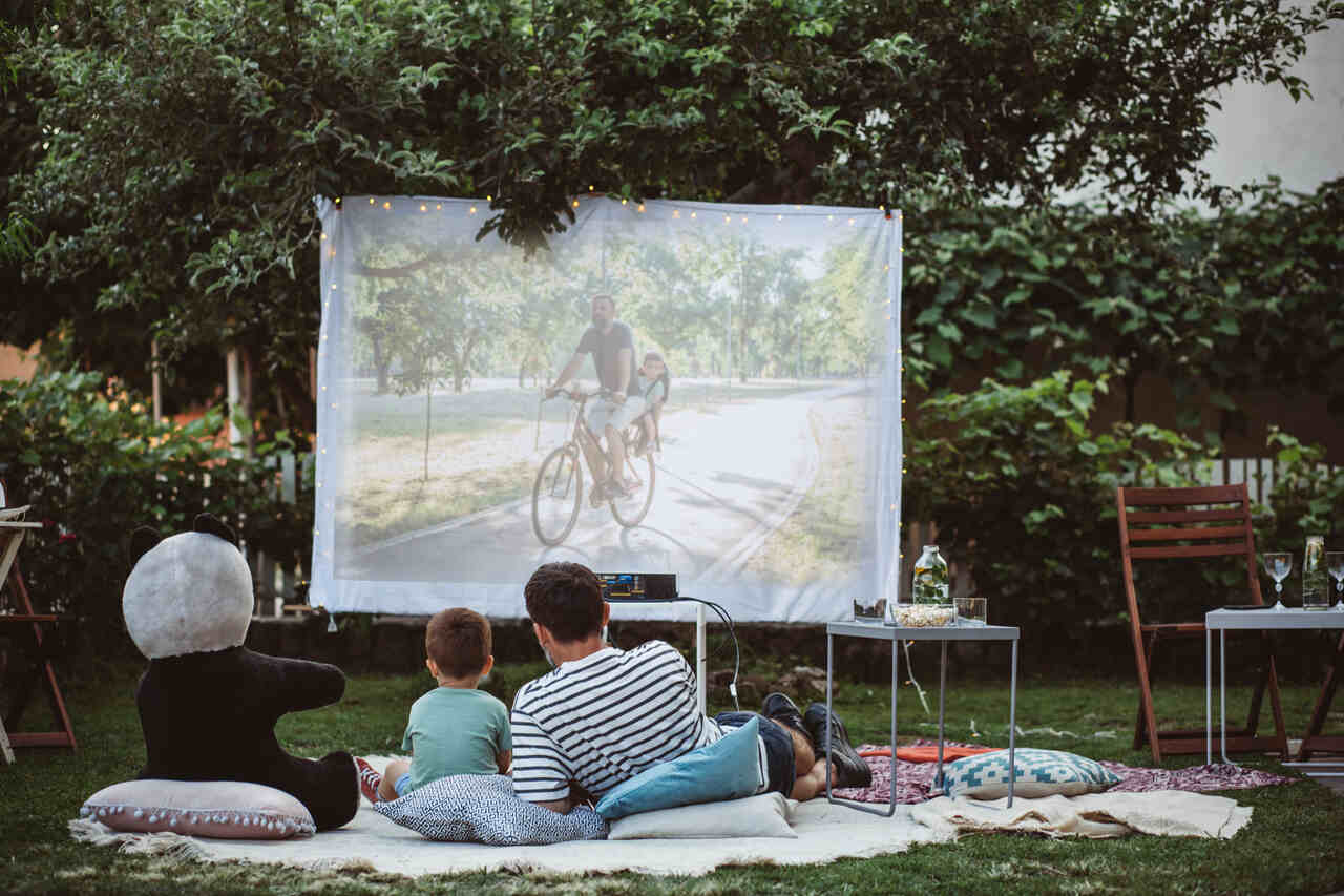 cine en el jardin