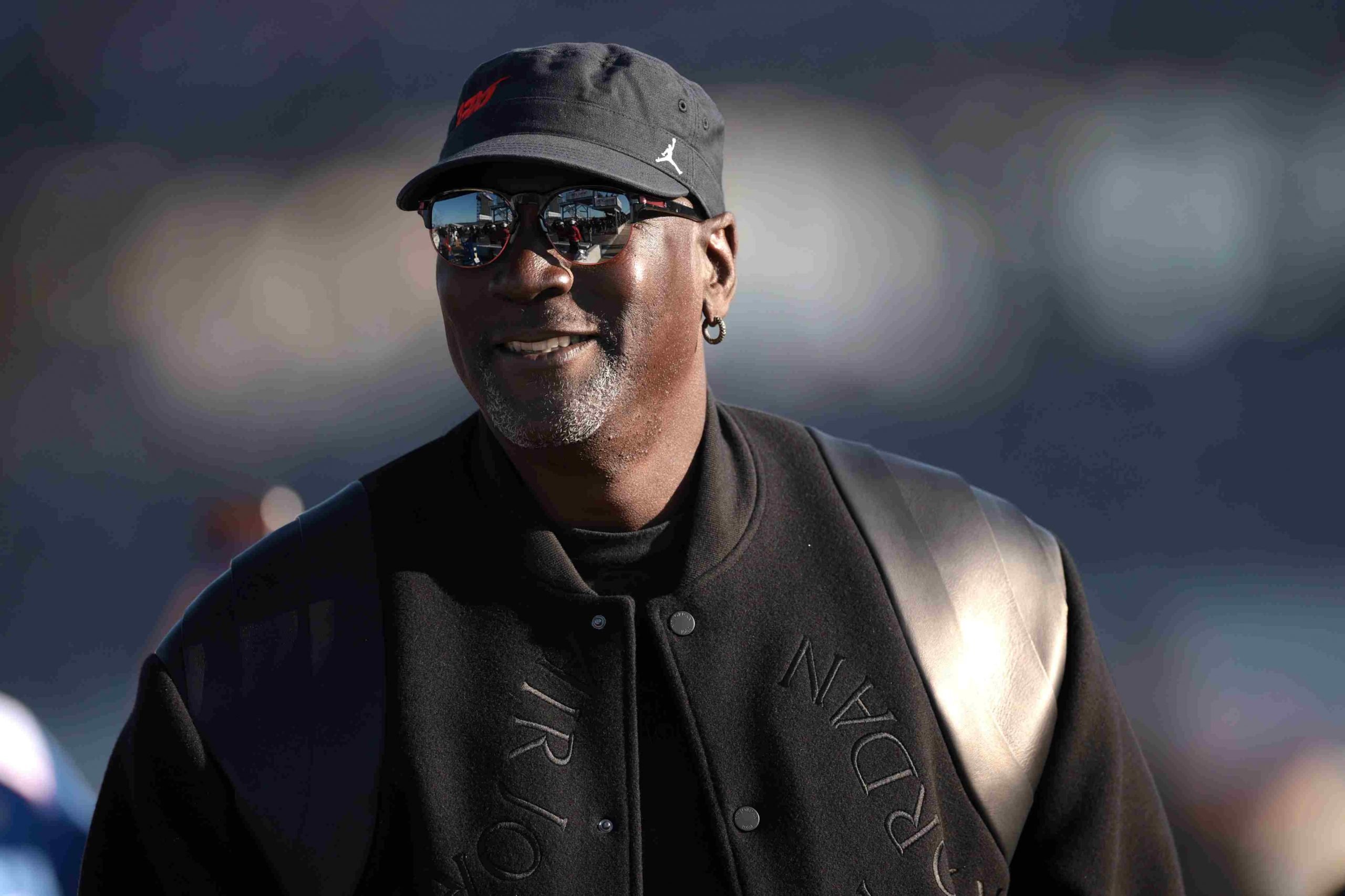 Michael Jordan posando