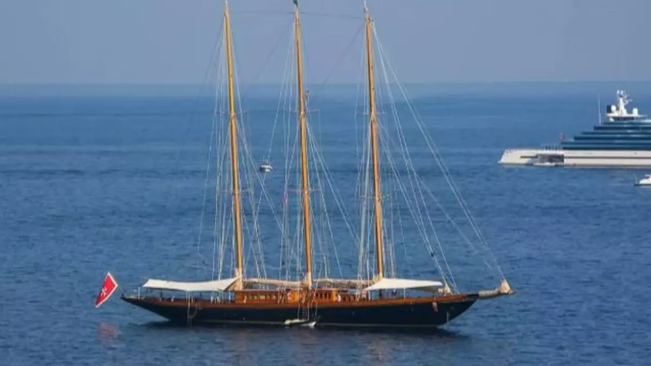 Llega a Formentera el velero más bonito: así revolucionaron los Gucci el mundo náutico con su yate