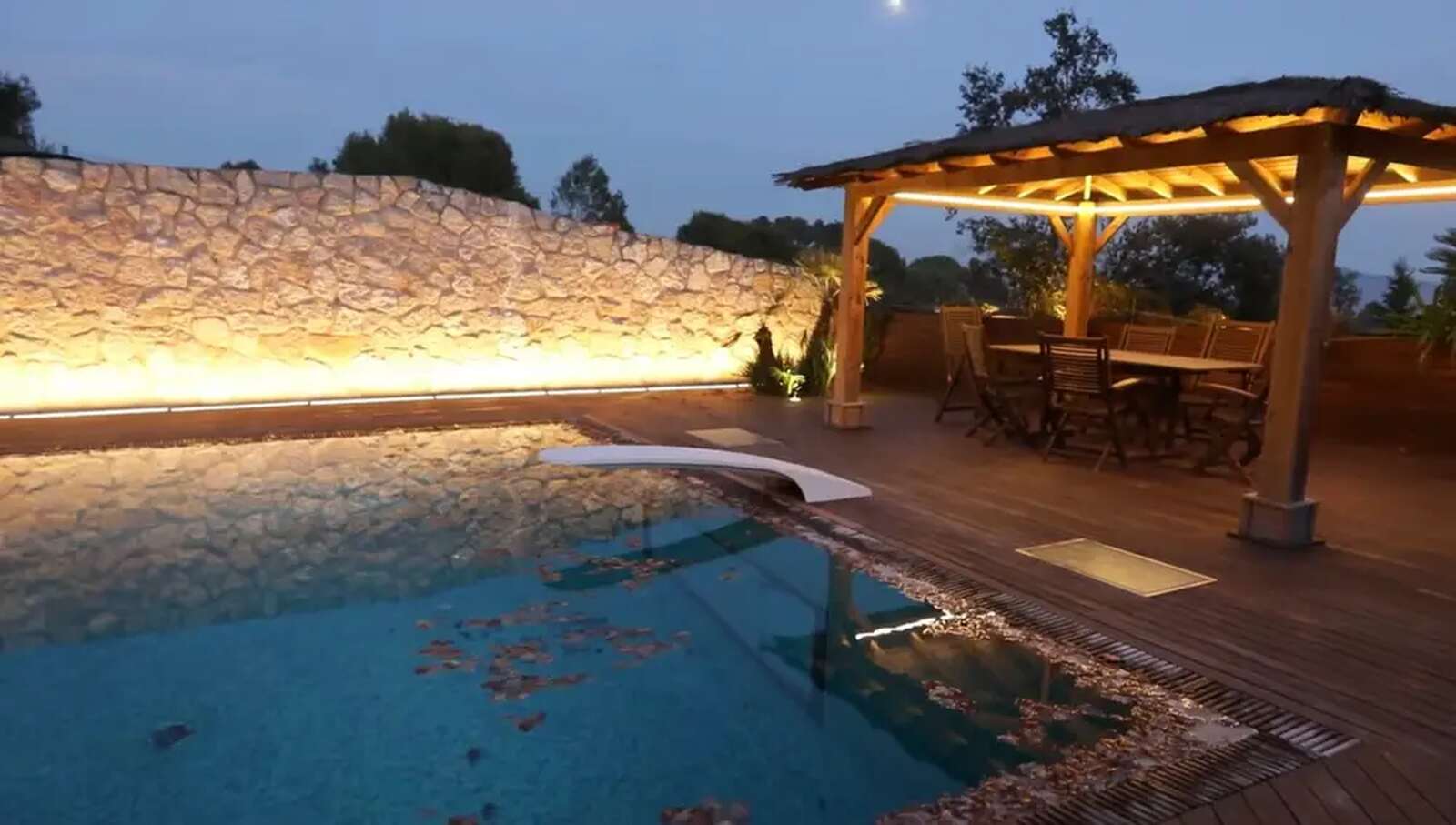 Piscina de la mansión de Ibai Llanos, La Velada del año 2025
