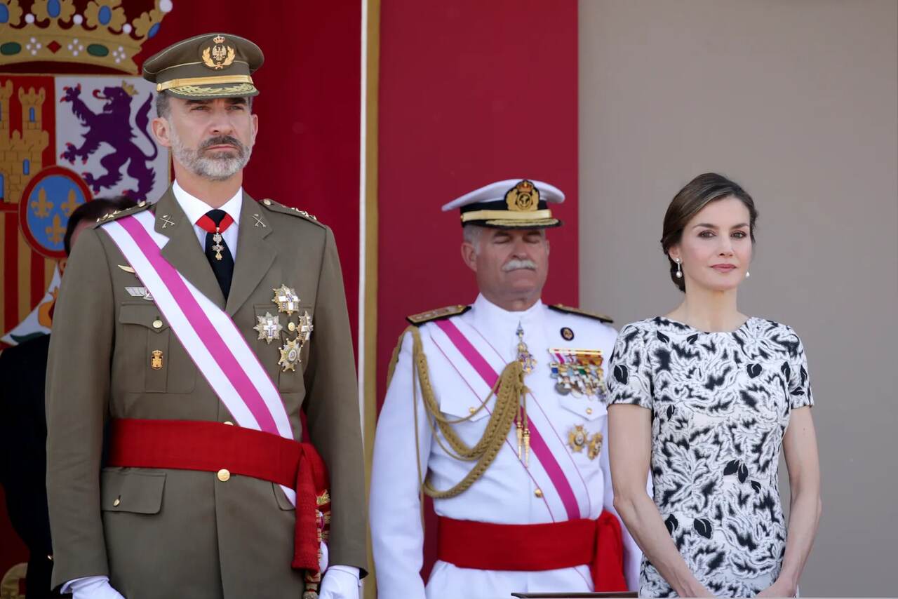Por qué la Reina Letizia sigue fiel a Carolina Herrera: «Las españolas tienen un toque de distinción»