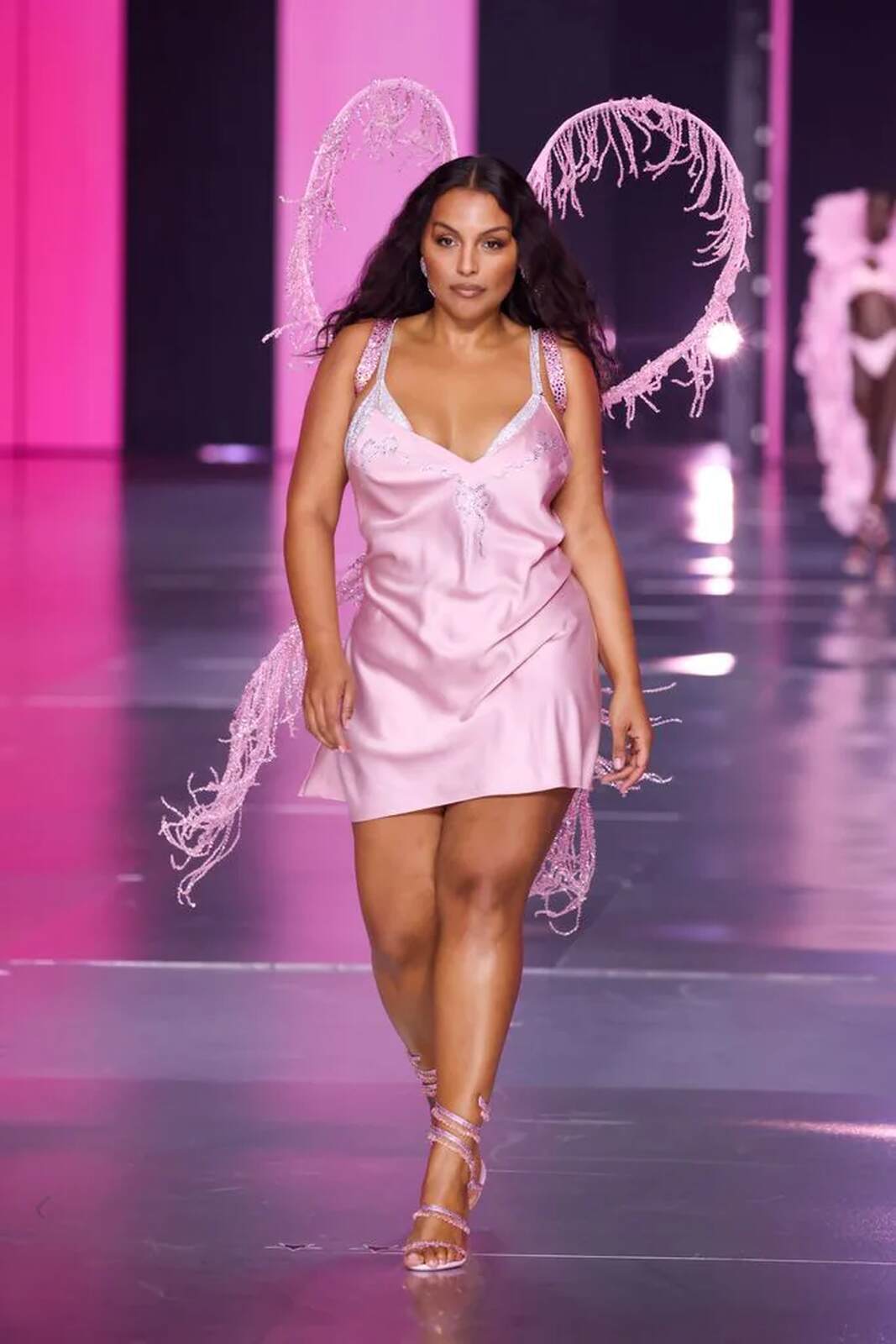 Paloma Elsesser desfilando