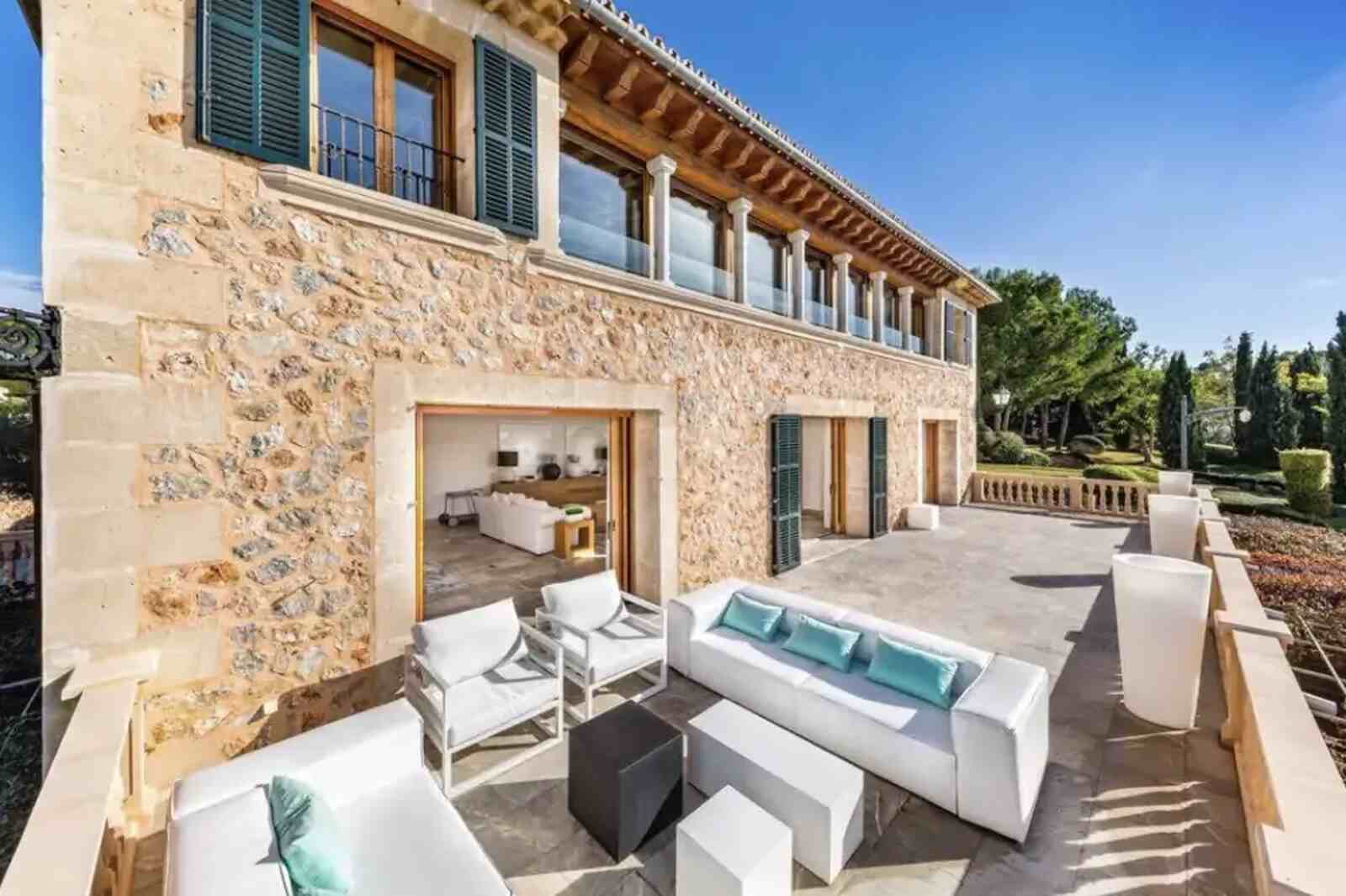 Terraza de la villa de Claudia Schiffer en Mallorca