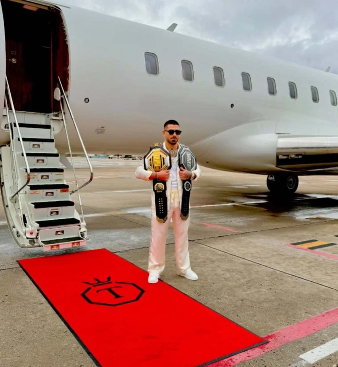 Ilia Topuria se olvida de las colas en el aeropuerto gracias a su jet privado valorado en 70 millones de euros