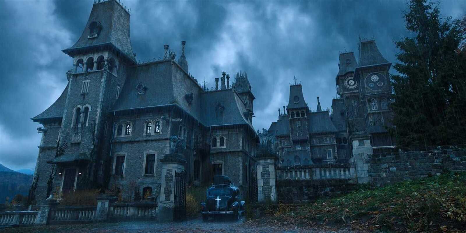 Castillo de Miércoles caracterizado