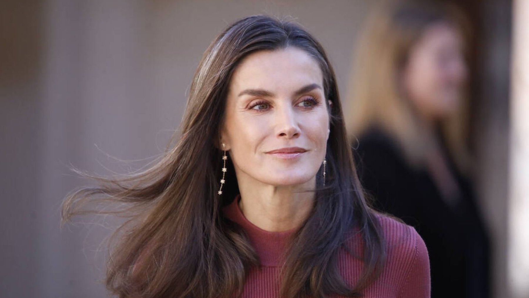 Cómo los pendientes ‘Nanuk’ de la Reina Letizia se han convertido en su sello de estilo
